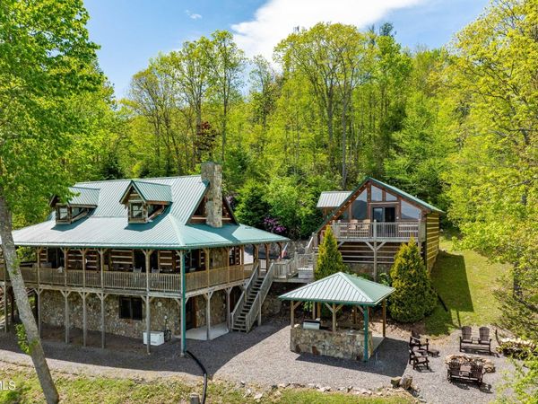 1527 Stone Mountain Road, Trade, TN 37691