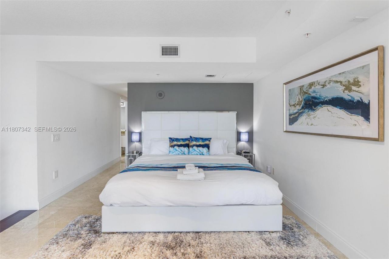 41 SE 5th St, Unit 2008, Miami, FL 33131 Photo