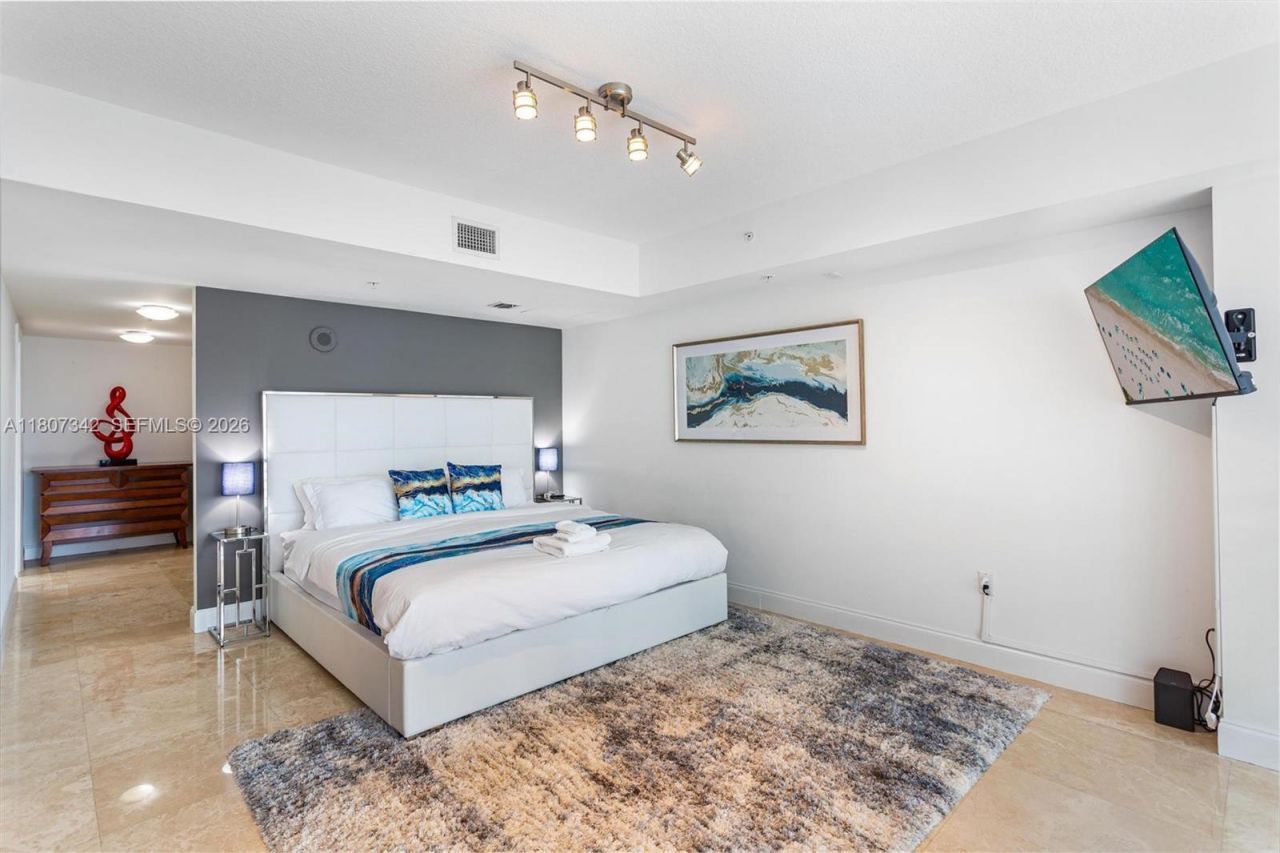 41 SE 5th St, Unit 2008, Miami, FL 33131 Photo