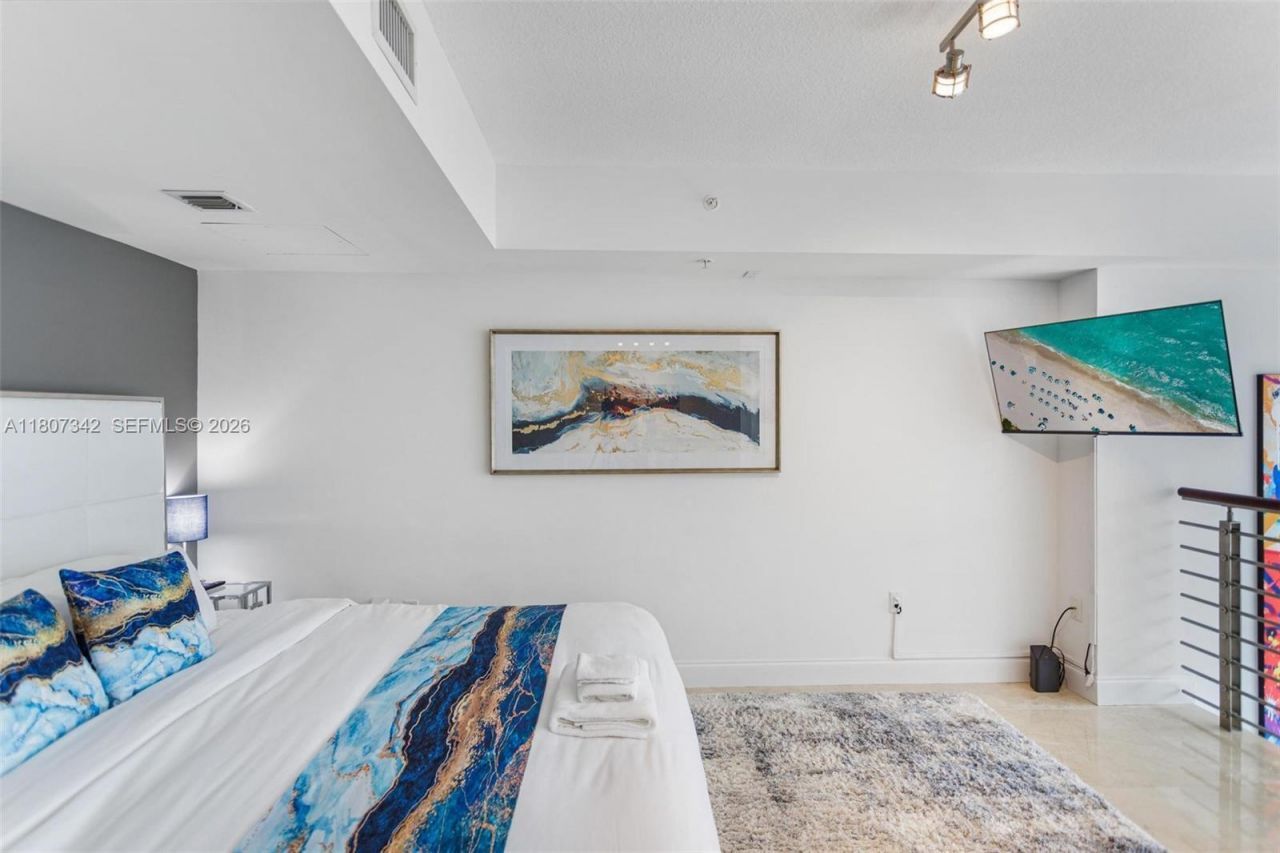 41 SE 5th St, Unit 2008, Miami, FL 33131 Photo