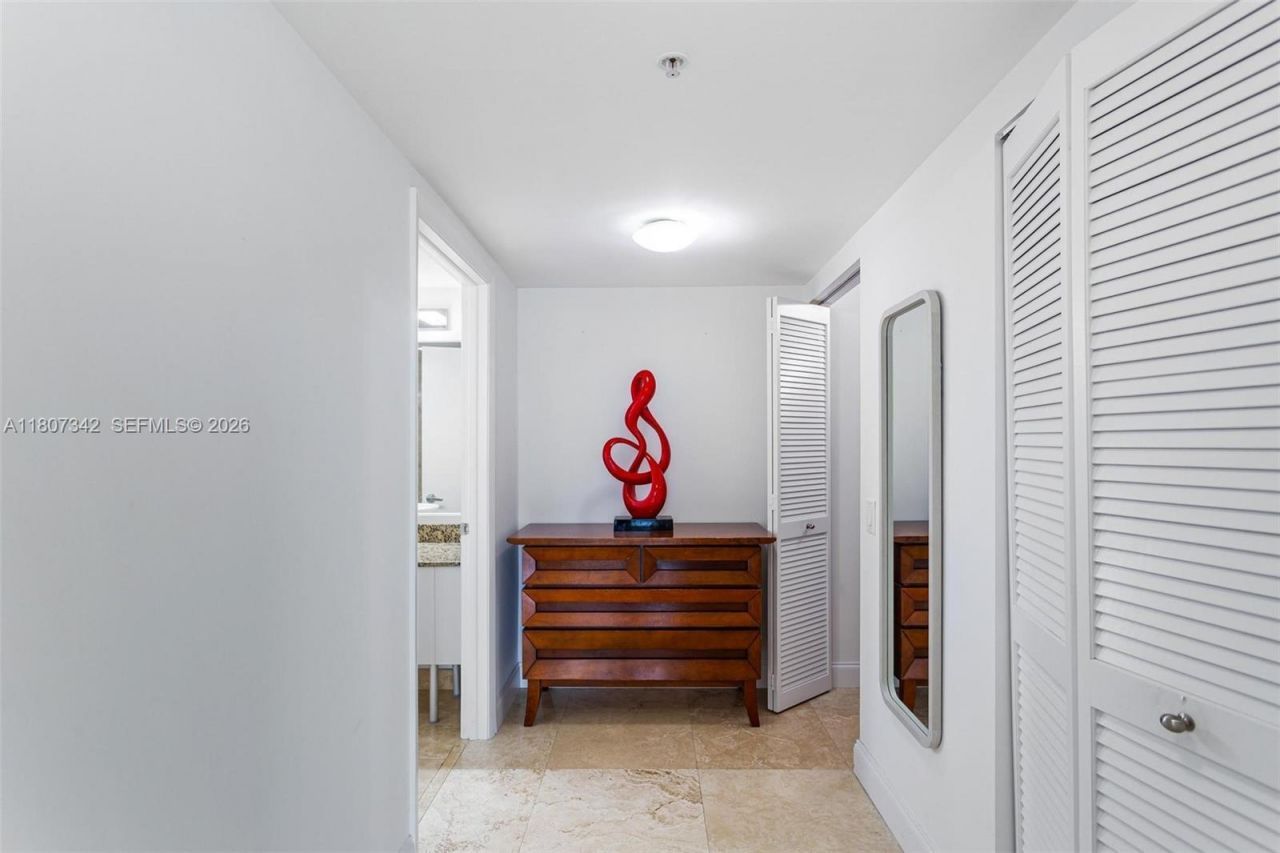 41 SE 5th St, Unit 2008, Miami, FL 33131 Photo