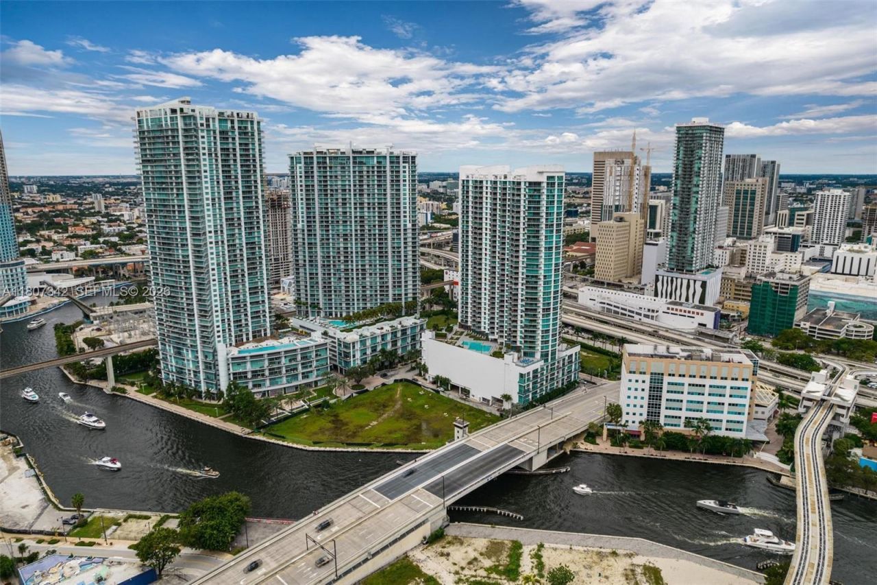 41 SE 5th St, Unit 2008, Miami, FL 33131 Photo