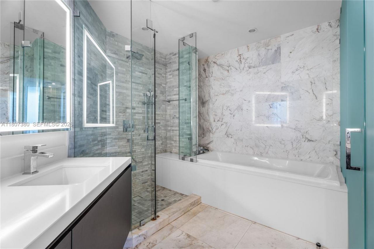851 NE 1st Ave, Unit 1409, Miami, FL 33132 Photo