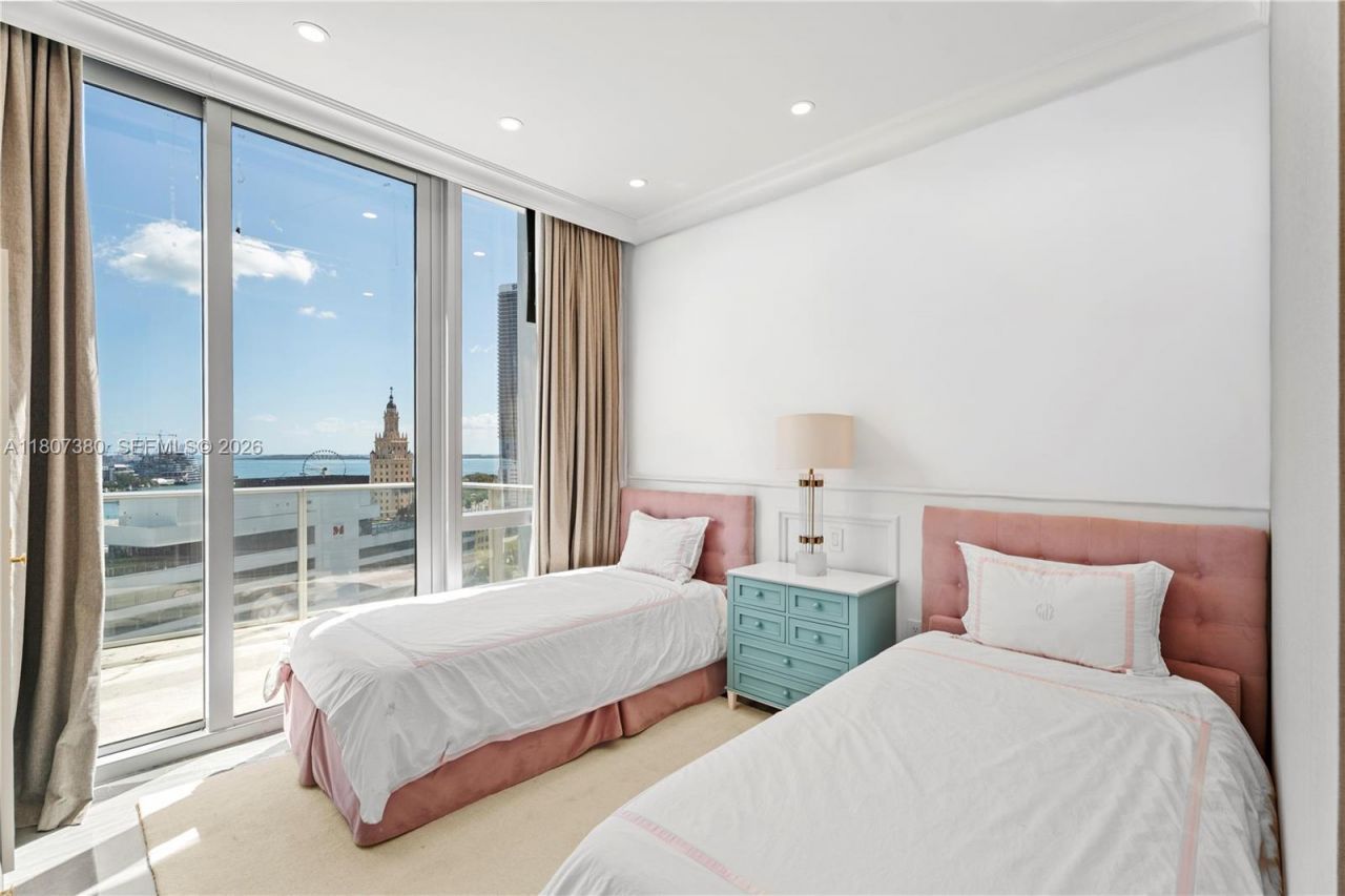 851 NE 1st Ave, Unit 1409, Miami, FL 33132 Photo