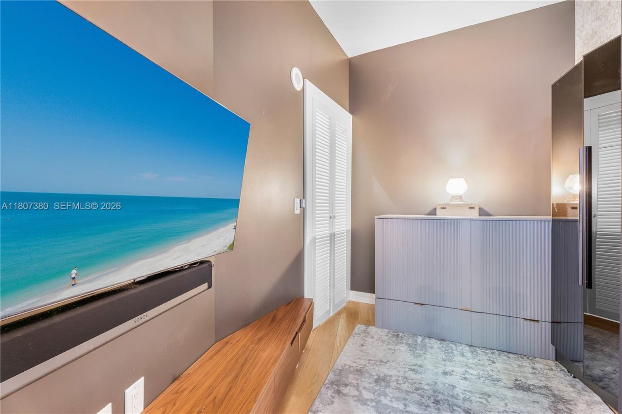 851 NE 1st Ave, Unit 1409, Miami, FL 33132 Photo