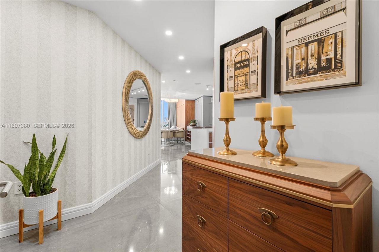 851 NE 1st Ave, Unit 1409, Miami, FL 33132 Photo