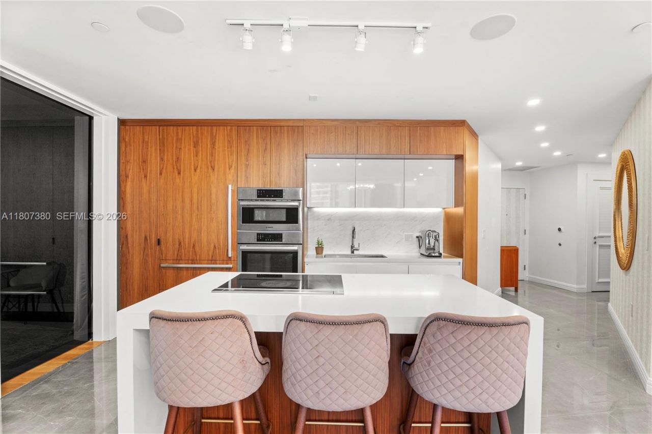851 NE 1st Ave, Unit 1409, Miami, FL 33132 Photo
