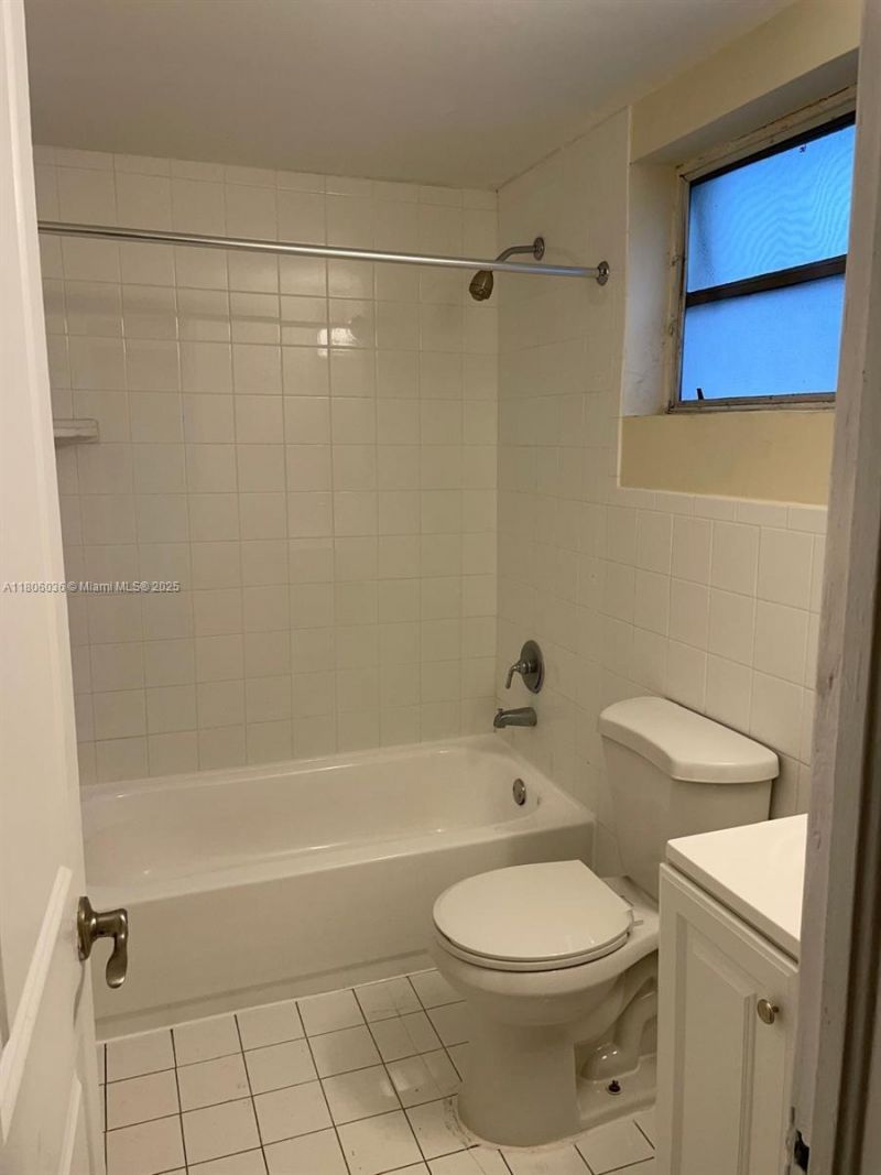 815 W 40 Street, Unit 4, Miami Beach, FL 33140 Photo