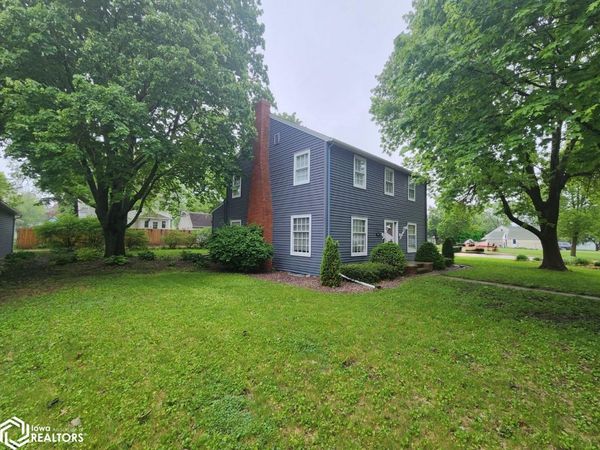 517 1St Street NE, Buffalo Center, IA 50424