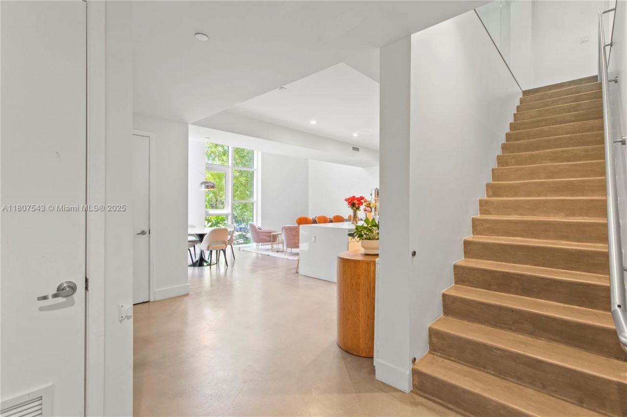 455 NE 39th St, Unit 102, Miami, FL 33137 Photo