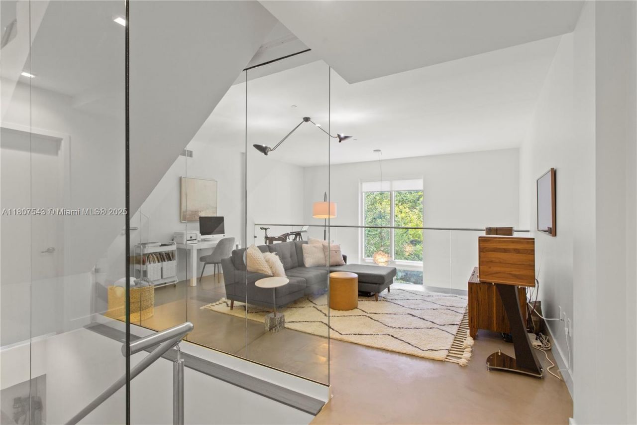 455 NE 39th St, Unit 102, Miami, FL 33137 Photo