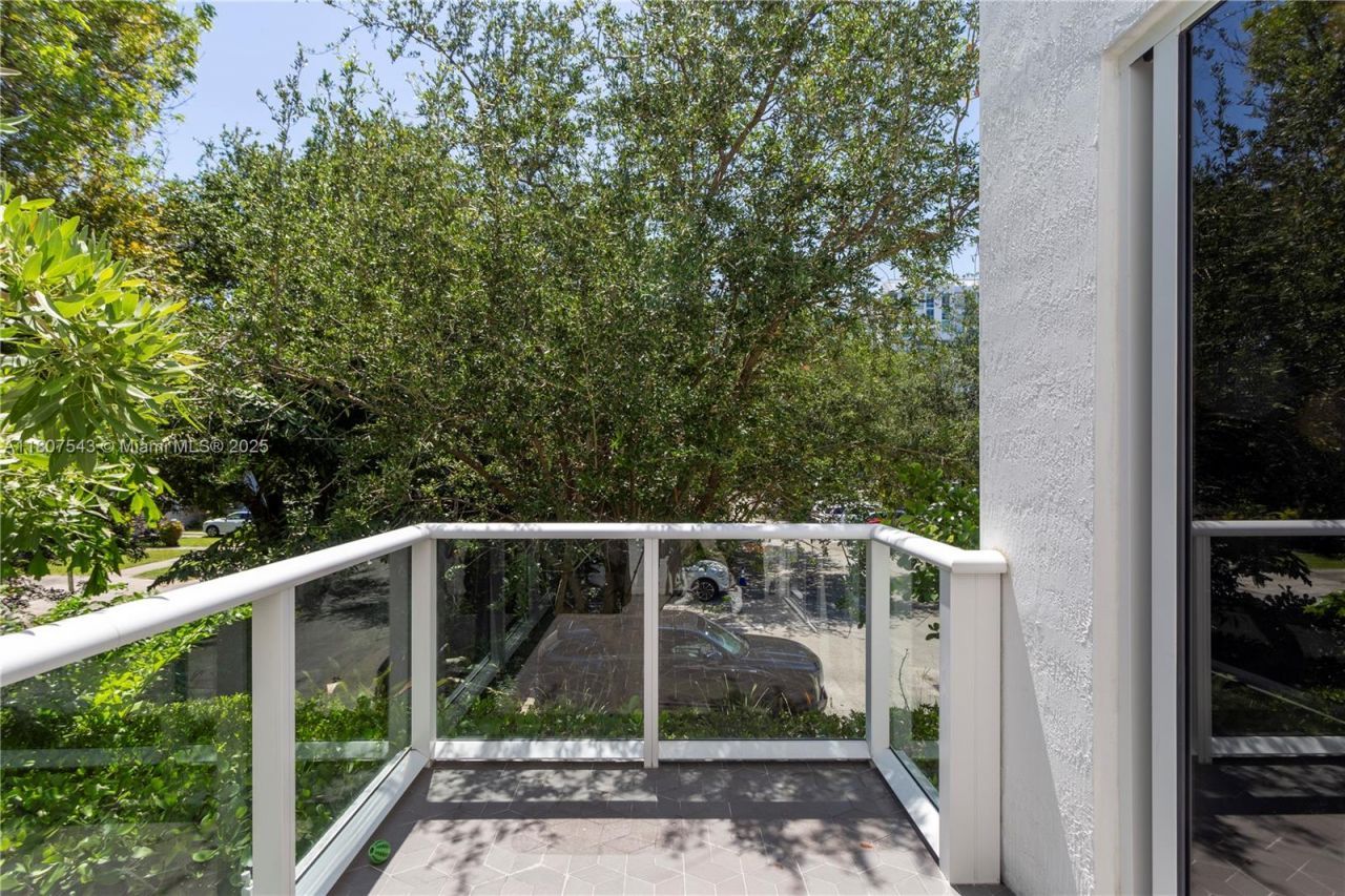 455 NE 39th St, Unit 102, Miami, FL 33137 Photo