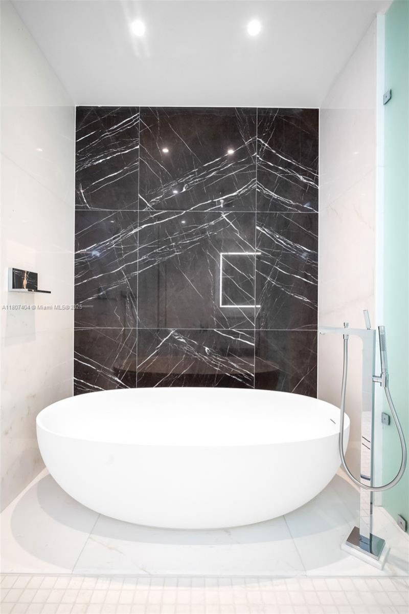 300 Biscayne Blvd Way, Unit 3509, Miami, FL 33131 Photo