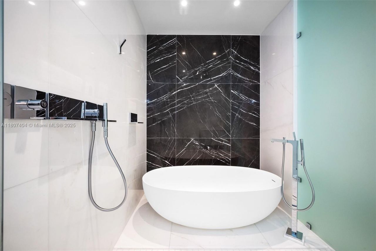 300 Biscayne Blvd Way, Unit 3509, Miami, FL 33131 Photo