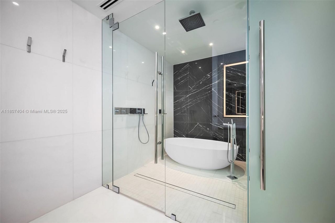 300 Biscayne Blvd Way, Unit 3509, Miami, FL 33131 Photo