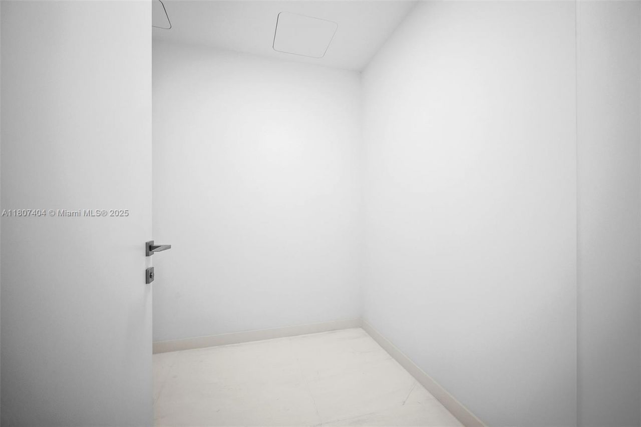 300 Biscayne Blvd Way, Unit 3509, Miami, FL 33131 Photo