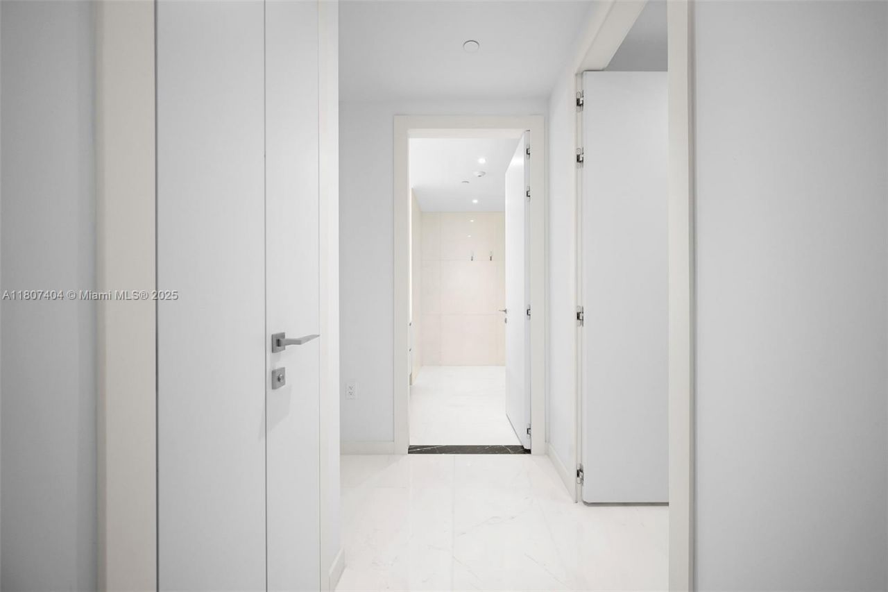 300 Biscayne Blvd Way, Unit 3509, Miami, FL 33131 Photo