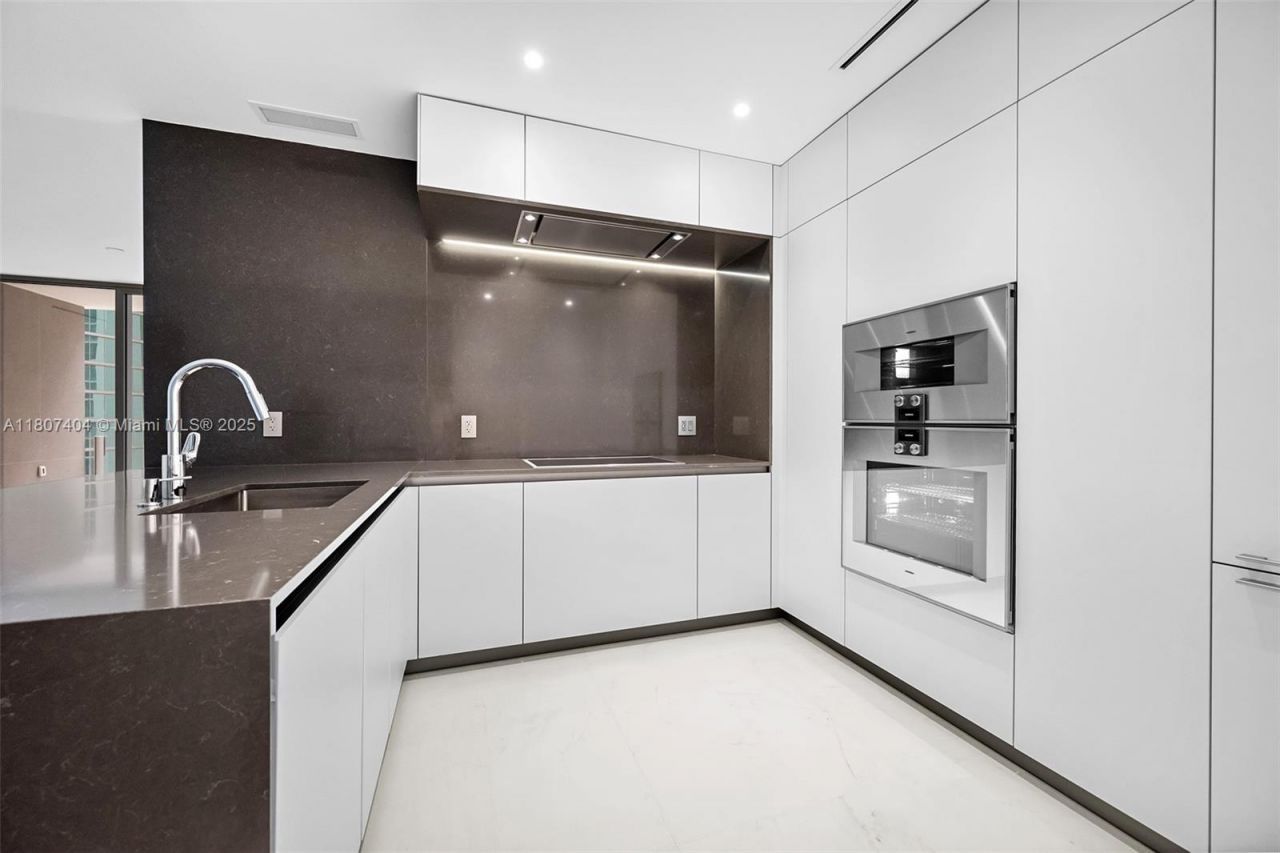 300 Biscayne Blvd Way, Unit 3509, Miami, FL 33131 Photo