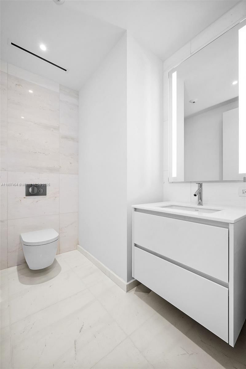 300 Biscayne Blvd Way, Unit 3509, Miami, FL 33131 Photo