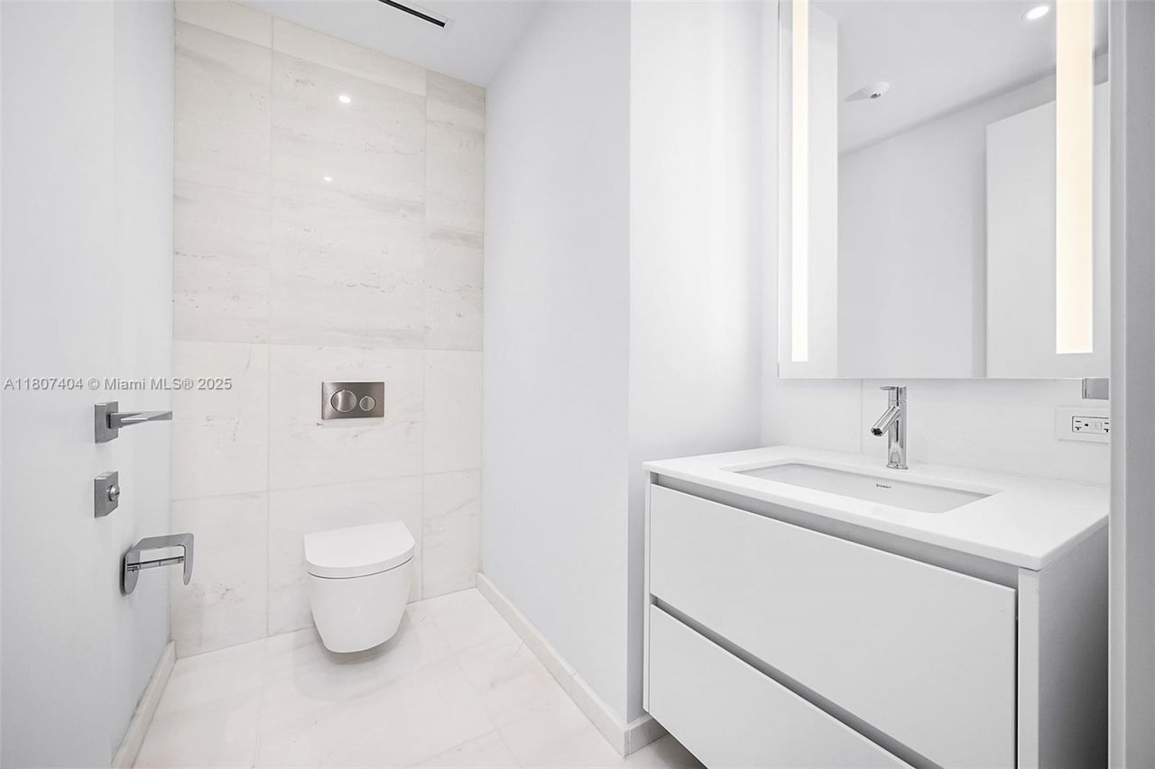 300 Biscayne Blvd Way, Unit 3509, Miami, FL 33131 Photo