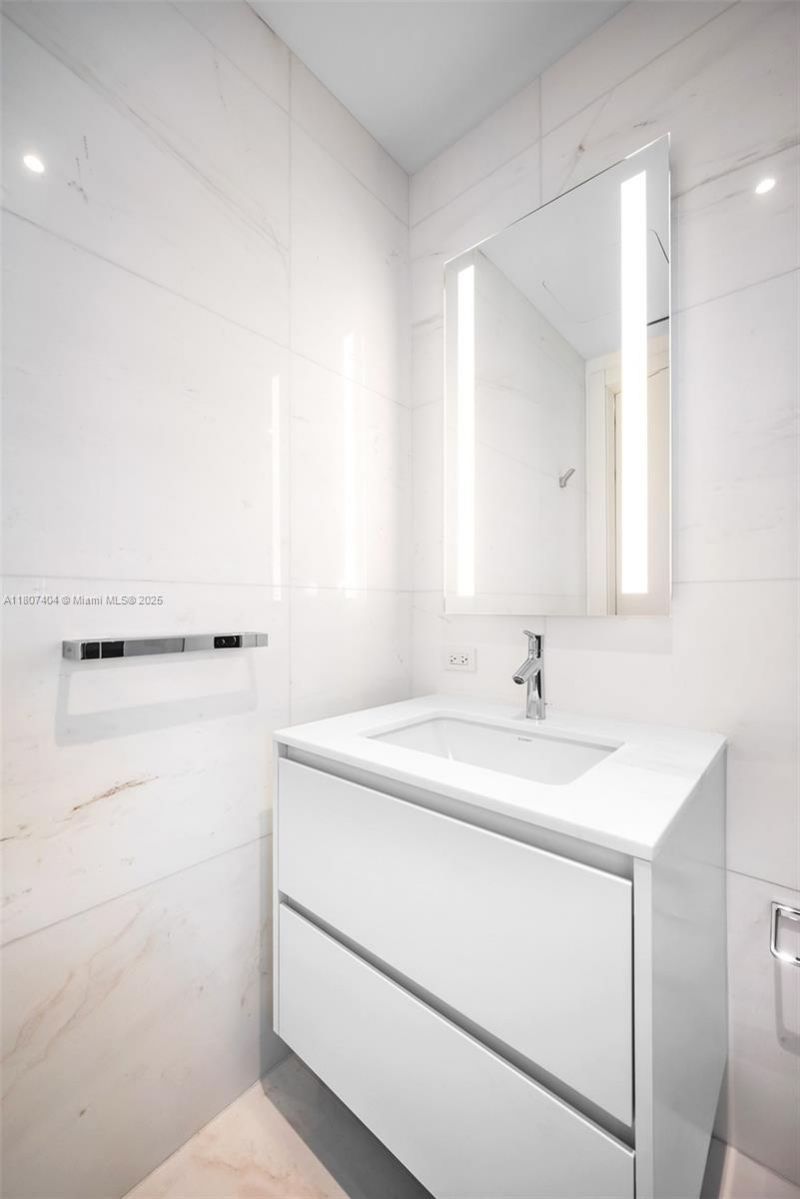 300 Biscayne Blvd Way, Unit 3509, Miami, FL 33131 Photo