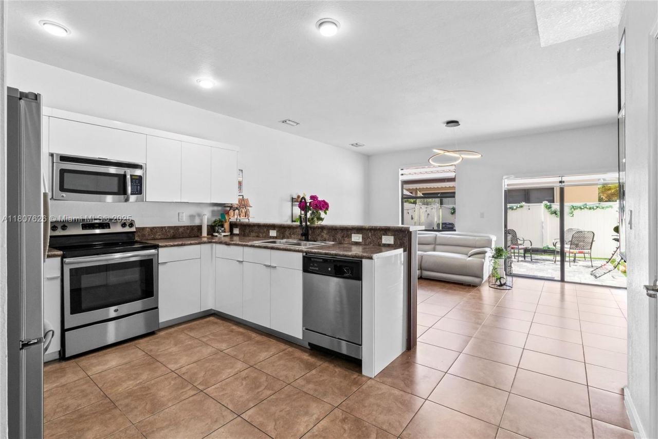 3508 W 88th Ter, Hialeah, FL 33018 Photo