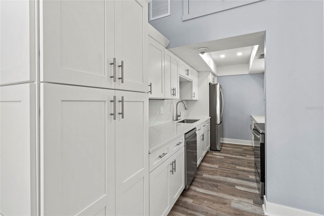 800 S Blvd Of The Presidents, Unit 5, Sarasota, FL 34236 Photo