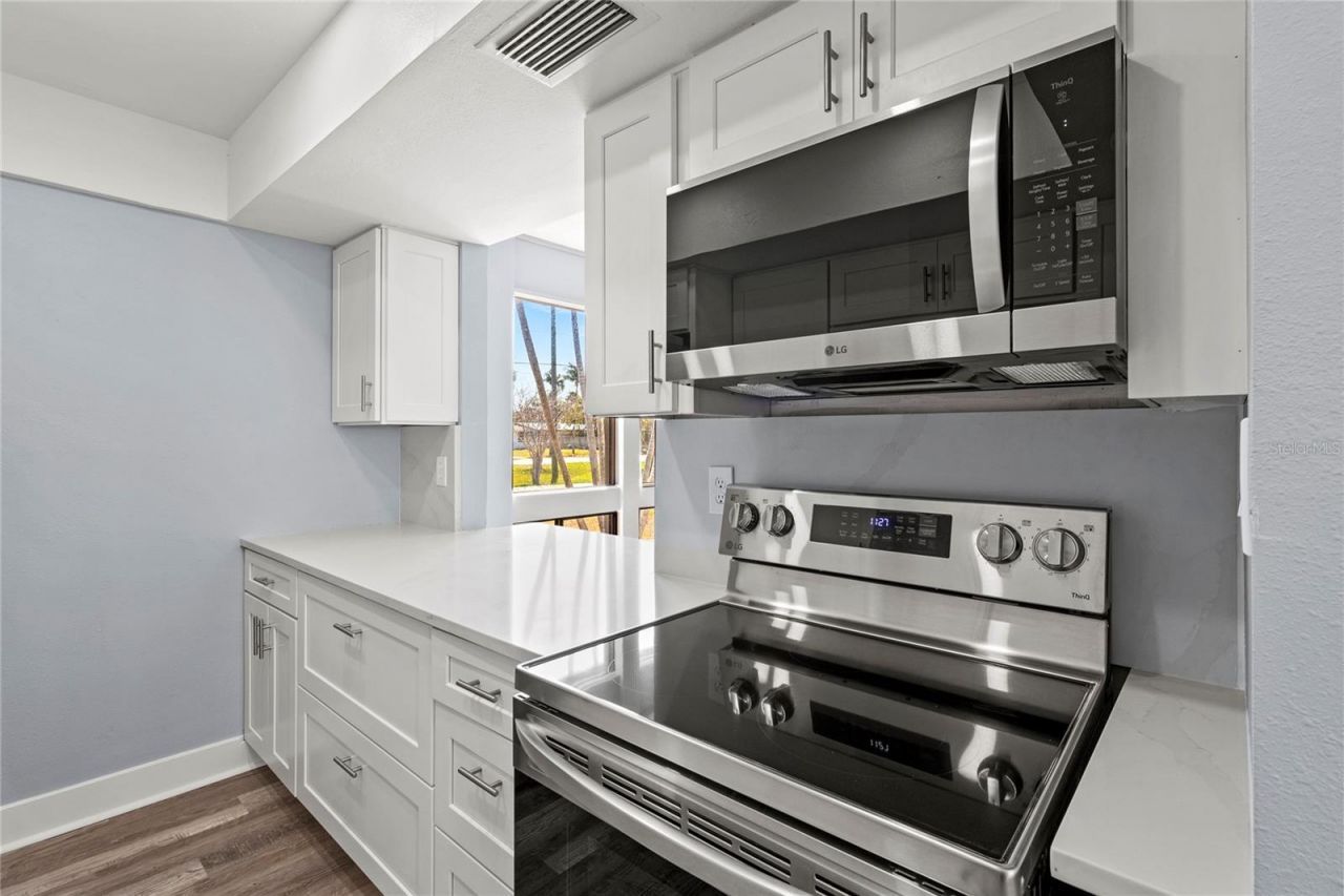 800 S Blvd Of The Presidents, Unit 5, Sarasota, FL 34236 Photo