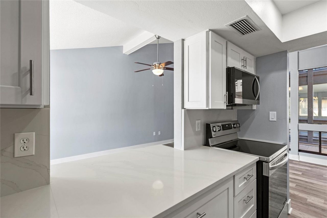 800 S Blvd Of The Presidents, Unit 5, Sarasota, FL 34236 Photo