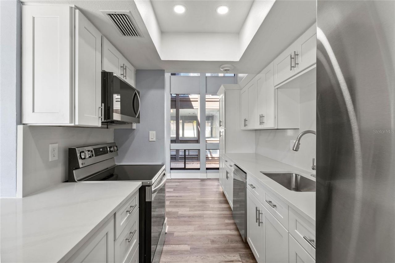 800 S Blvd Of The Presidents, Unit 5, Sarasota, FL 34236 Photo