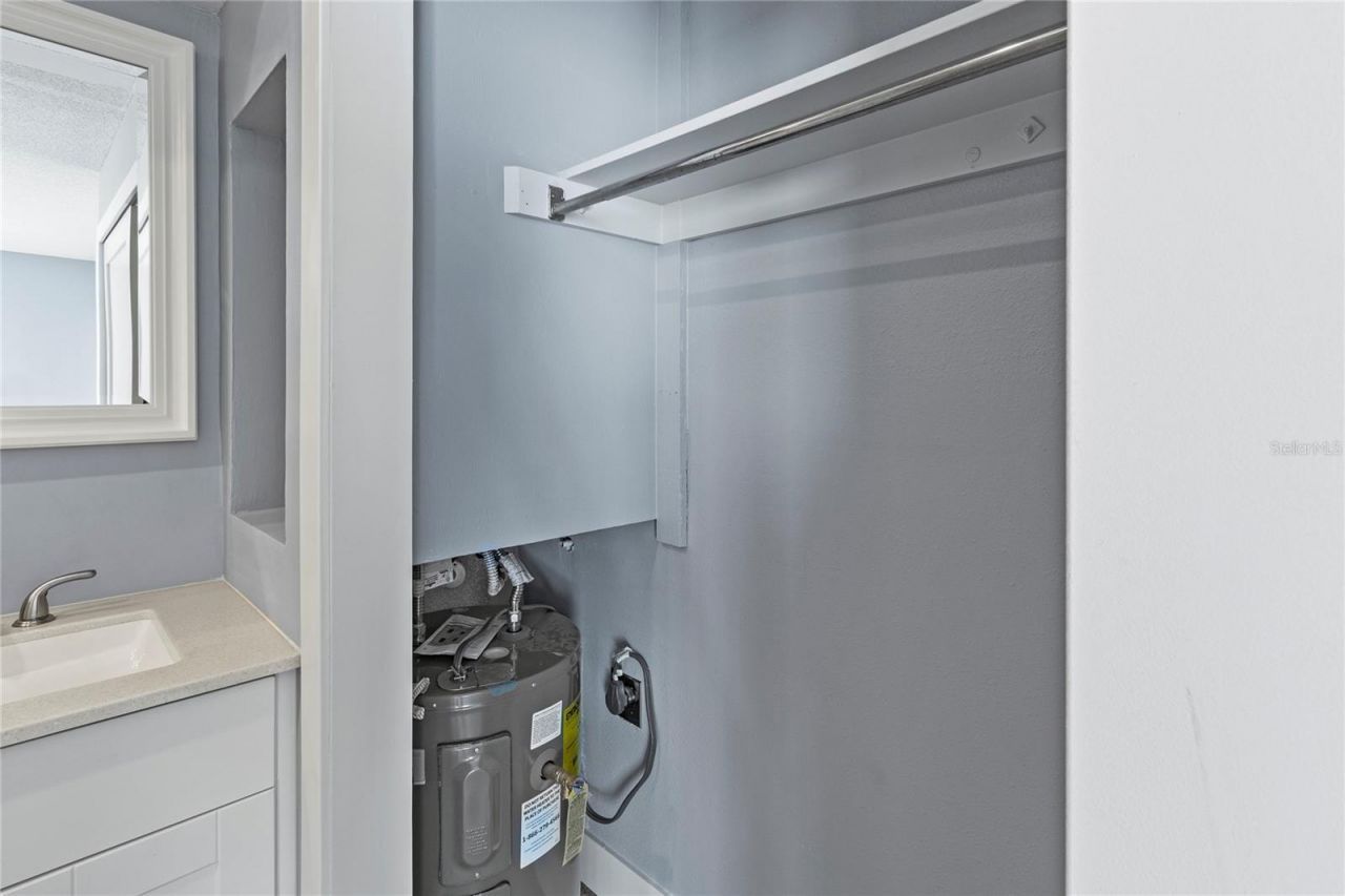 800 S Blvd Of The Presidents, Unit 5, Sarasota, FL 34236 Photo