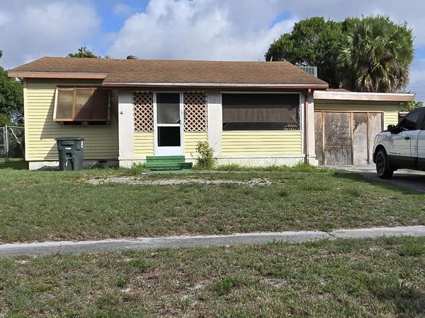 1115 Colonial Road, Fort Pierce, FL 34950