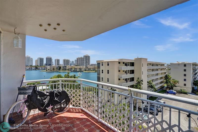 18041 SE Biscayne Boulevard, Unit 503, Aventura, FL 33160 Photo