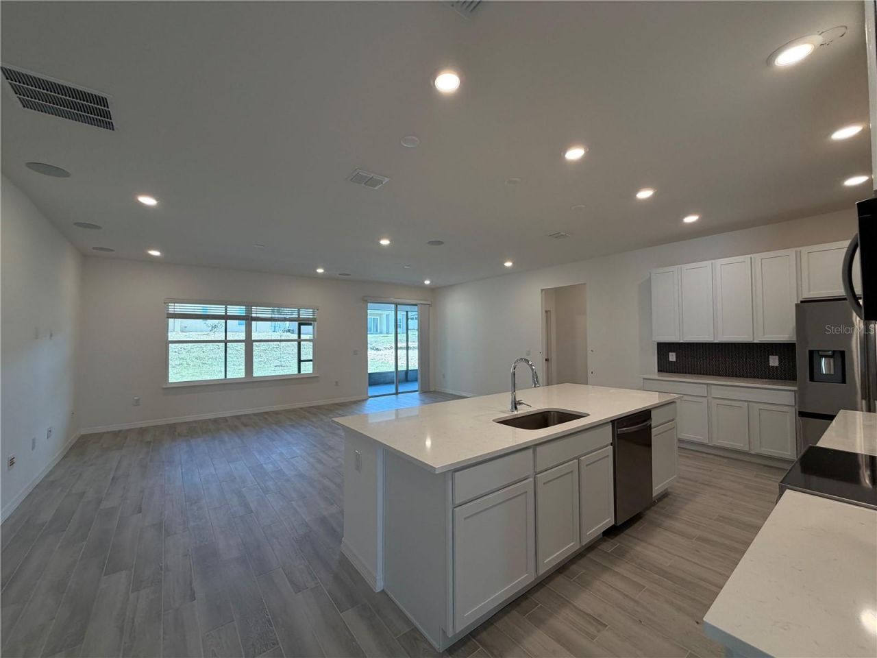 355 S Sunset Avenue, Mascotte, FL 34753 Photo
