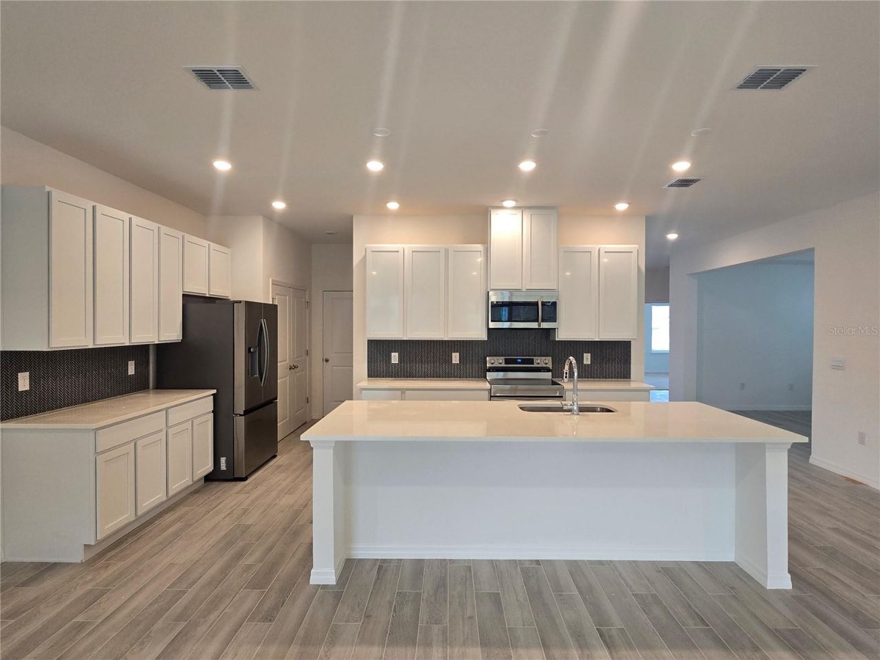 355 S Sunset Avenue, Mascotte, FL 34753 Photo