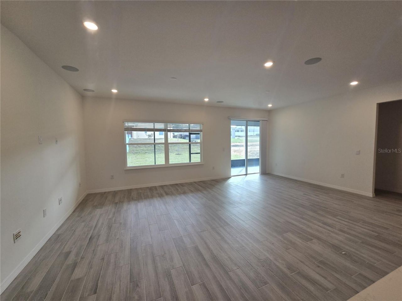 355 S Sunset Avenue, Mascotte, FL 34753 Photo