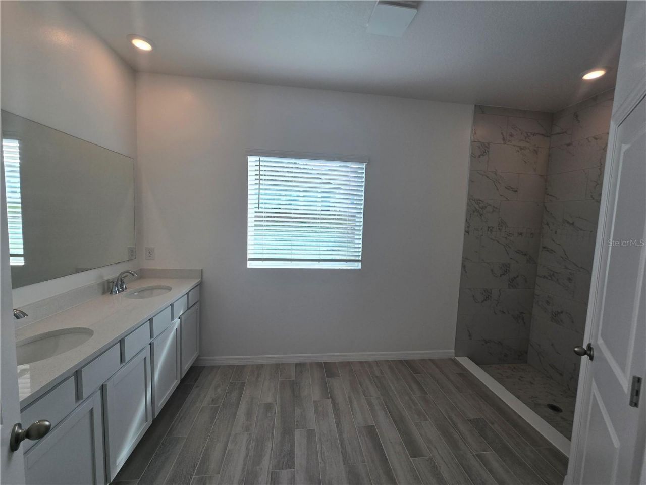 355 S Sunset Avenue, Mascotte, FL 34753 Photo