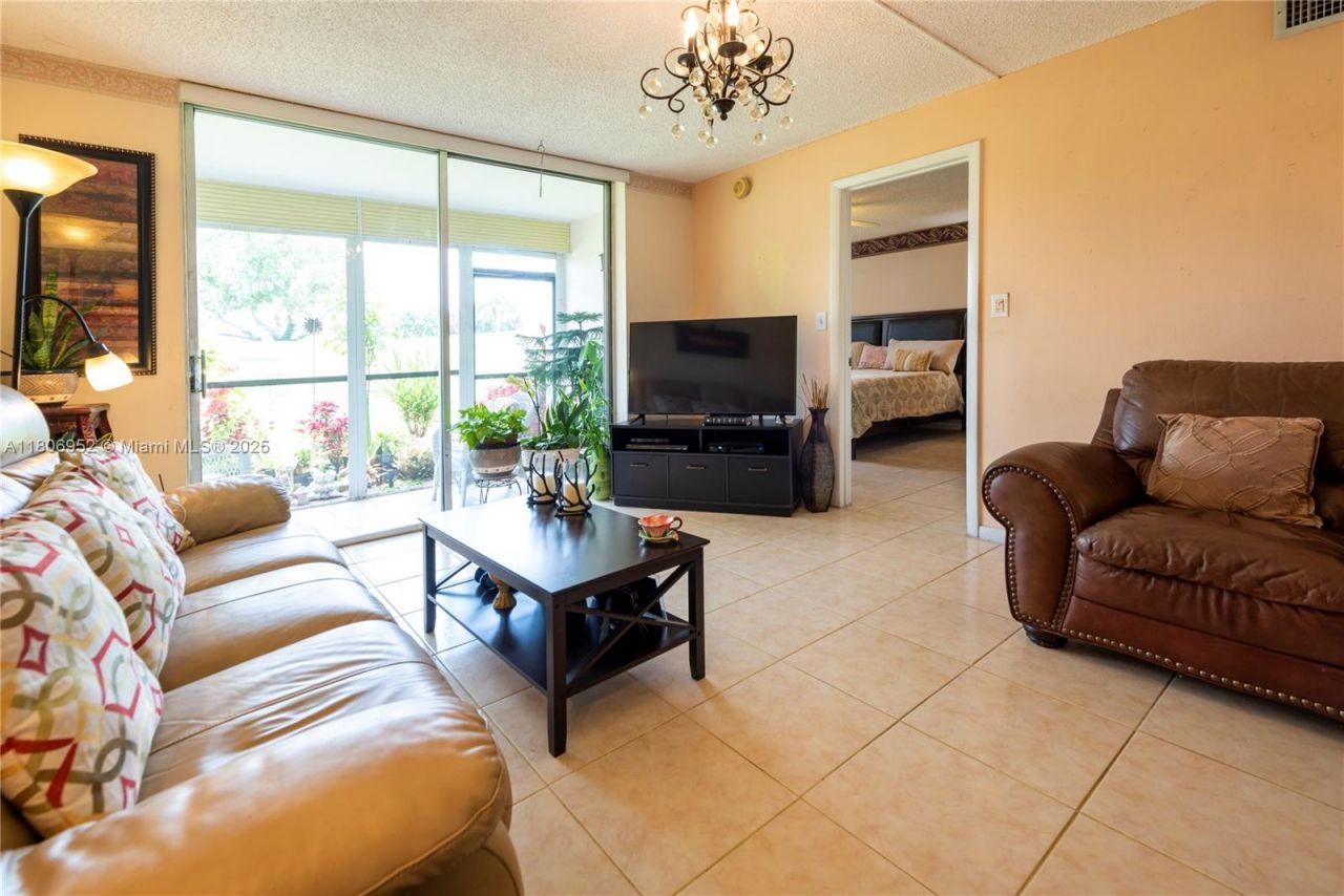 9823 S Hollybrook Lake Dr, Unit 105, Pembroke Pines, FL 33025 Photo