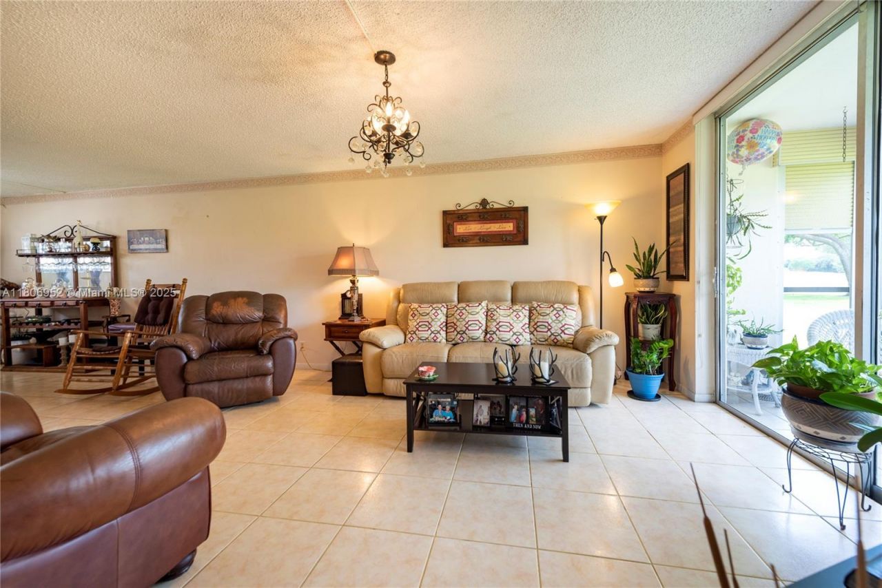 9823 S Hollybrook Lake Dr, Unit 105, Pembroke Pines, FL 33025 Photo