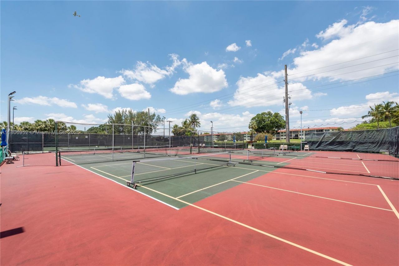 9823 S Hollybrook Lake Dr, Unit 105, Pembroke Pines, FL 33025 Photo