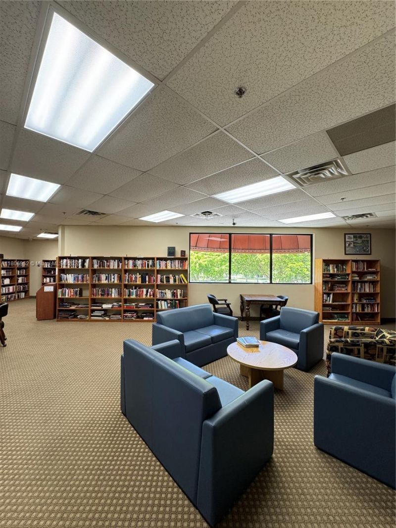 9823 S Hollybrook Lake Dr, Unit 105, Pembroke Pines, FL 33025 Photo