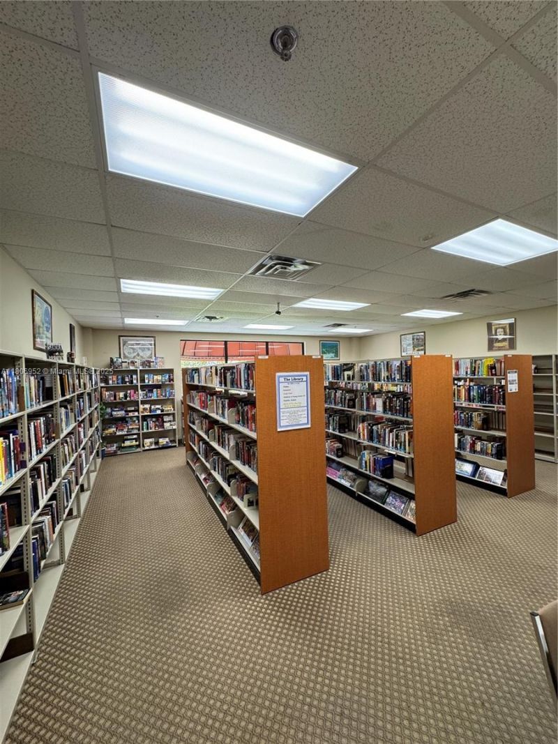 9823 S Hollybrook Lake Dr, Unit 105, Pembroke Pines, FL 33025 Photo