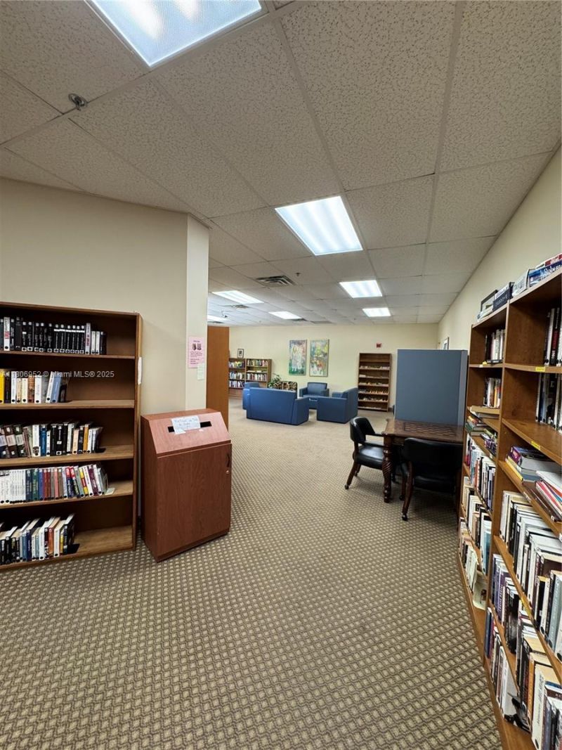 9823 S Hollybrook Lake Dr, Unit 105, Pembroke Pines, FL 33025 Photo