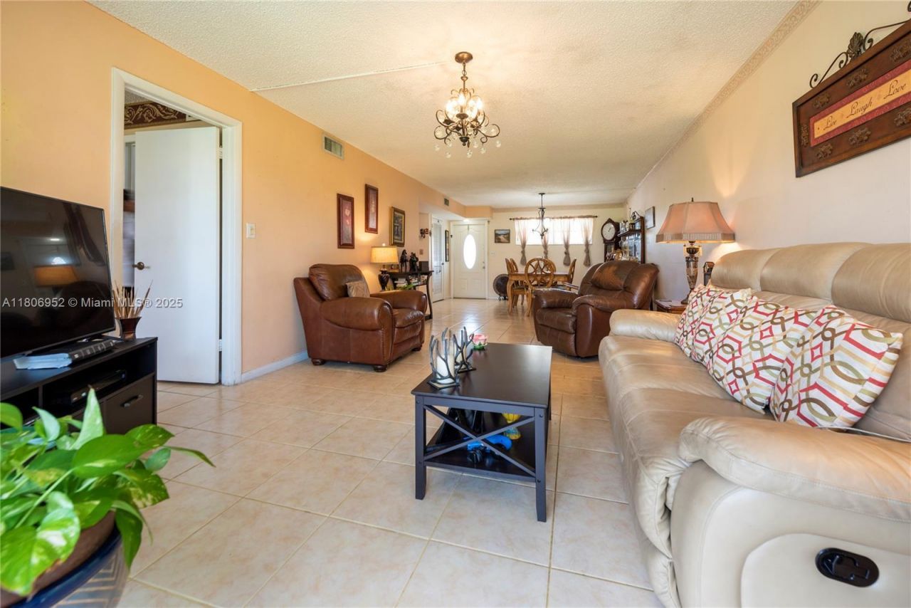 9823 S Hollybrook Lake Dr, Unit 105, Pembroke Pines, FL 33025 Photo