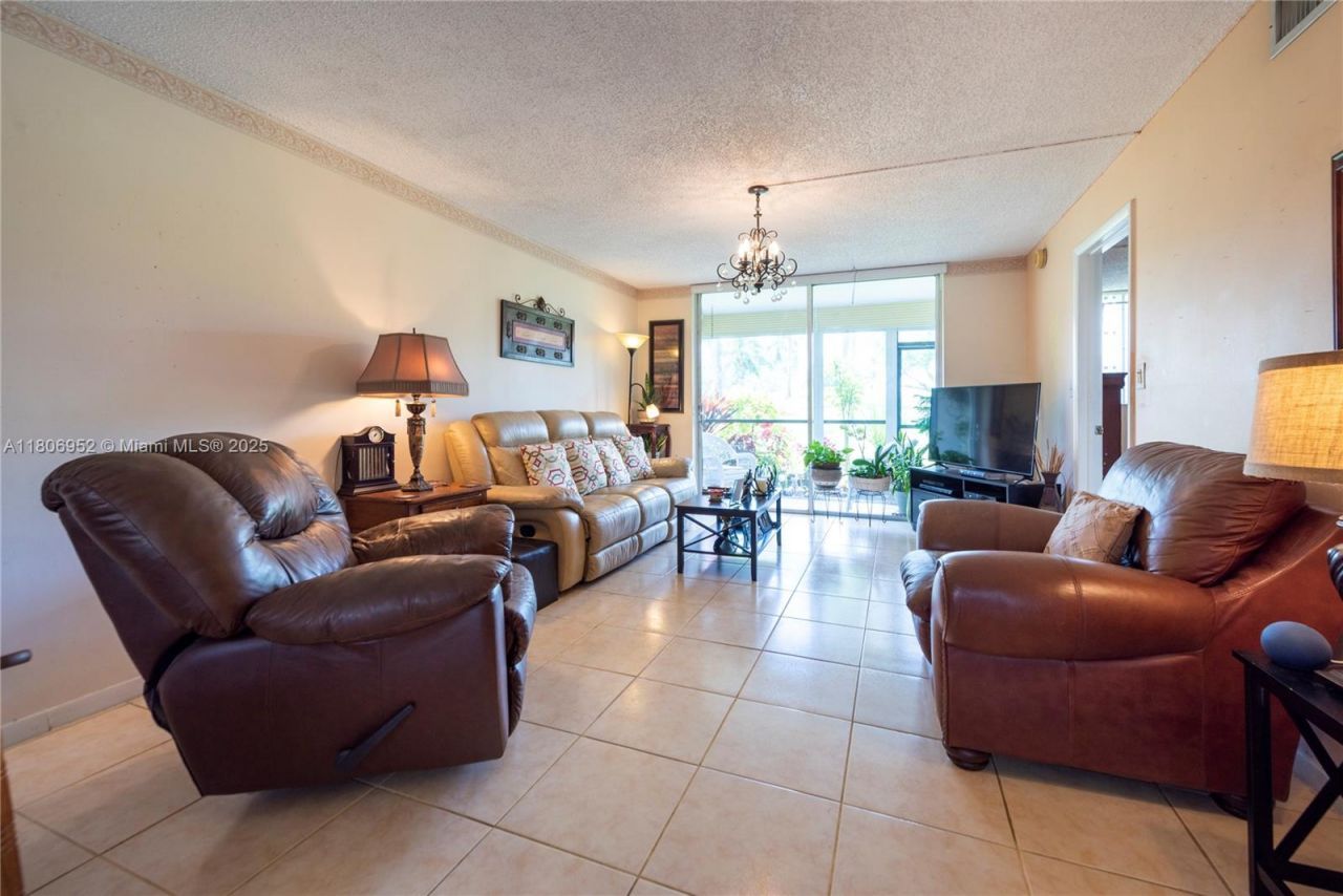 9823 S Hollybrook Lake Dr, Unit 105, Pembroke Pines, FL 33025 Photo