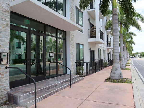 8201 NW 41st St, Unit D-402, Doral, FL 33166