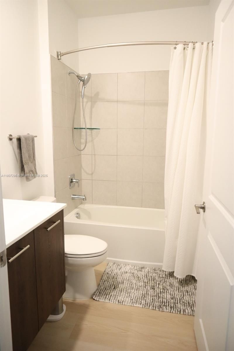 8201 NW 41st St, Unit D-402, Doral, FL 33166 Photo