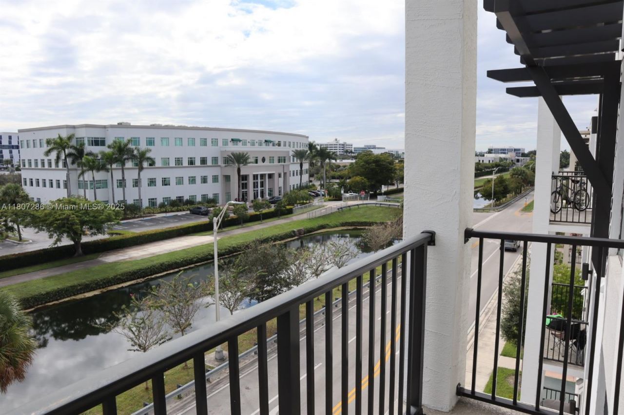 8201 NW 41st St, Unit D-402, Doral, FL 33166 Photo