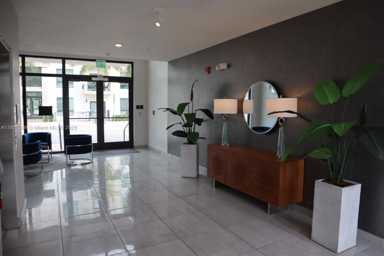 8201 NW 41st St, Unit D-402, Doral, FL 33166 Photo