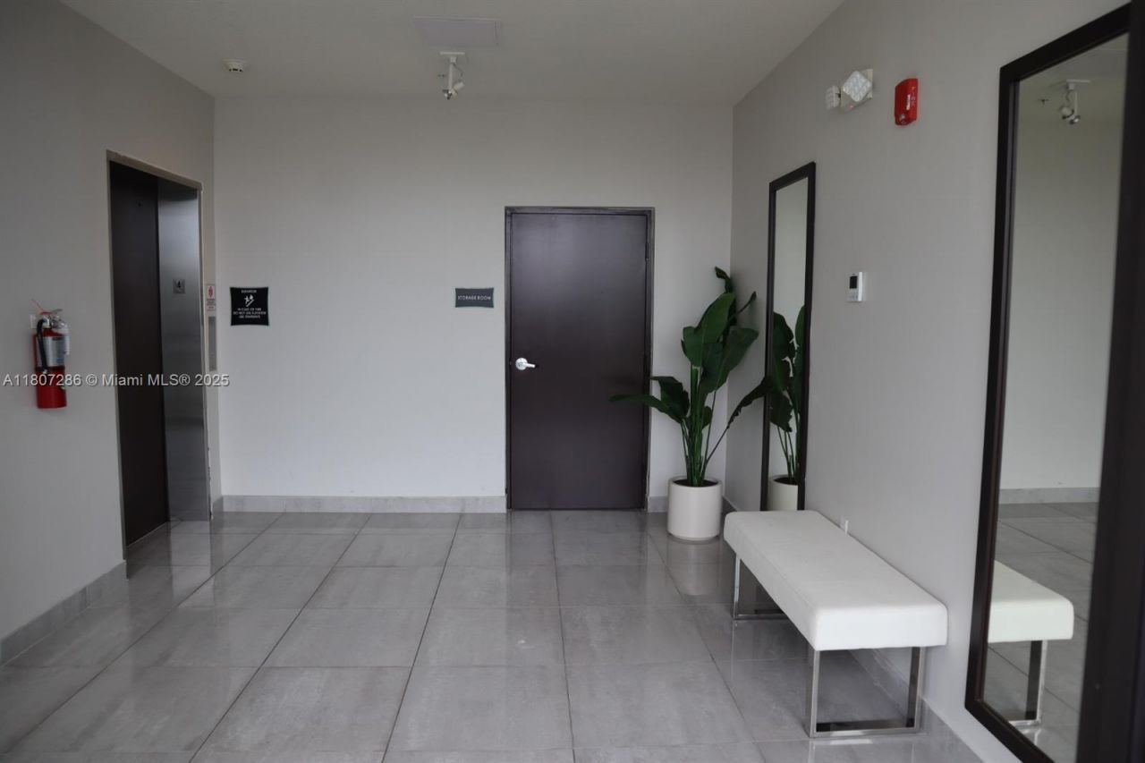 8201 NW 41st St, Unit D-402, Doral, FL 33166 Photo